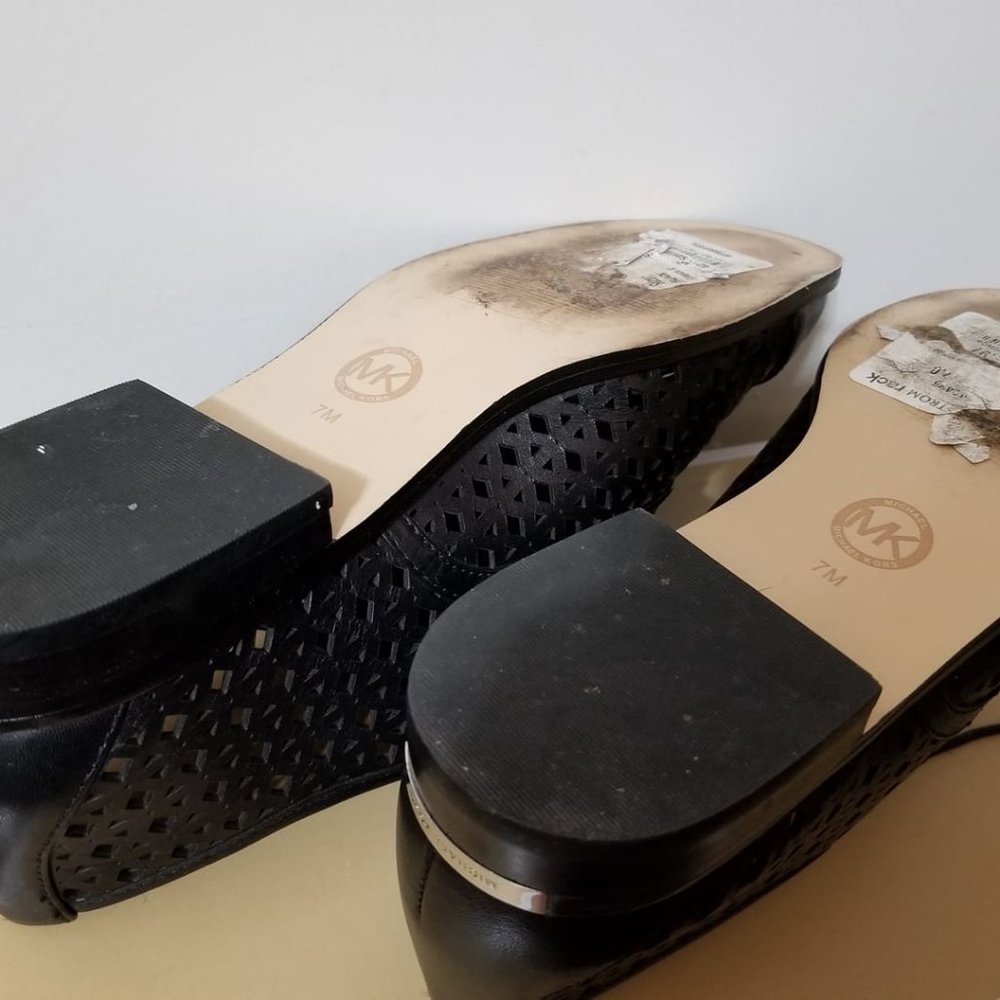 MICHAEL KORS -LACE BLACK LEATHER SHOES SIZE 7 (Flats & Loafers) - Picture 6 of 7